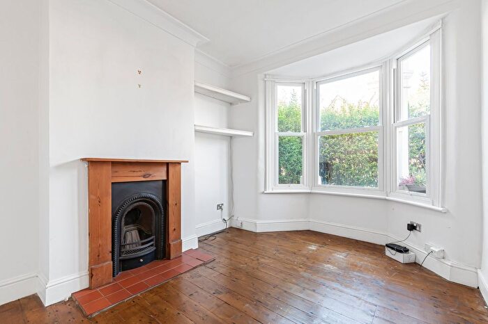 1 Bedroom Flat For Sale In Duntshill Road, Earlsfield, London, SW18