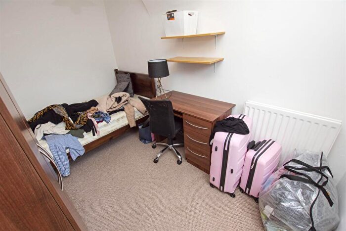 6 Bedroom House To Rent In Dawlish Road, Birmingham, B29