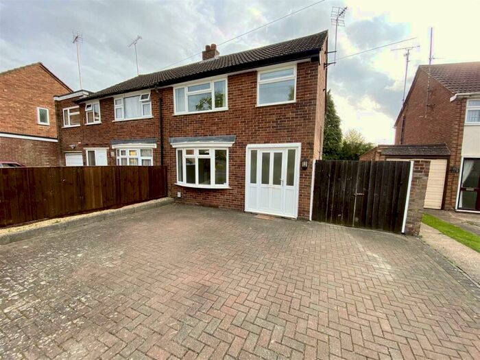 3 Bedroom Semi-Detached House To Rent In Sundon Park, LU3