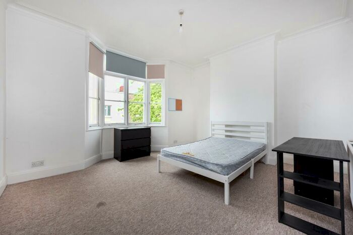 3 Bedroom Flat To Rent In Parkway, NW1
