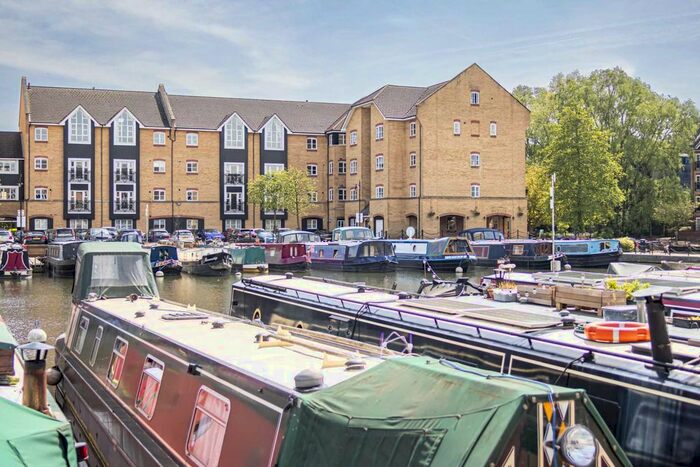 2 Bedroom Flat To Rent In Dickinson Quay, Hemel Hempstead, HP3