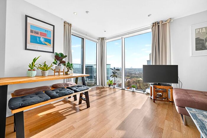 3 Bedroom Flat For Sale In Woodberry Grove, Residence Tower Woodberry Grove, N4