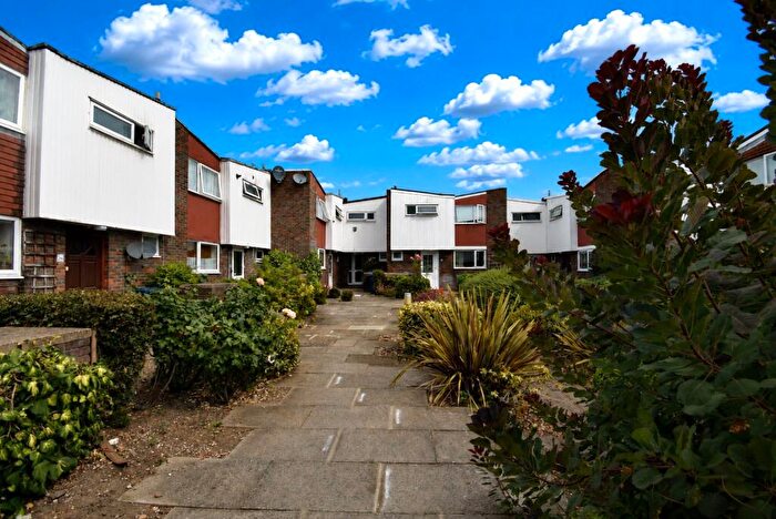 4 Bedroom House For Sale In Hazel Close, London, NW9