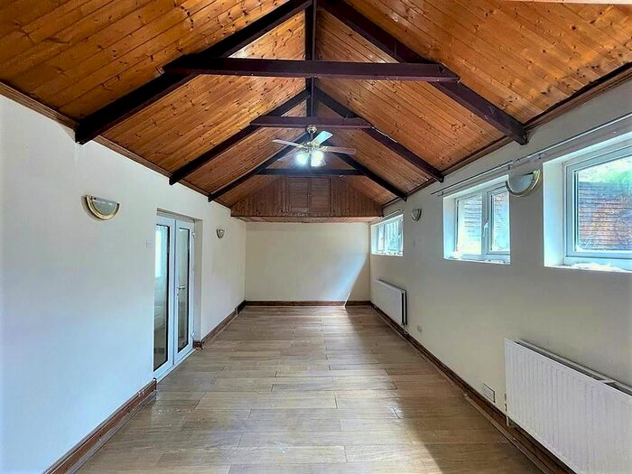 3 Bedroom Terraced House To Rent In St. James's Road, Croydon, CR0