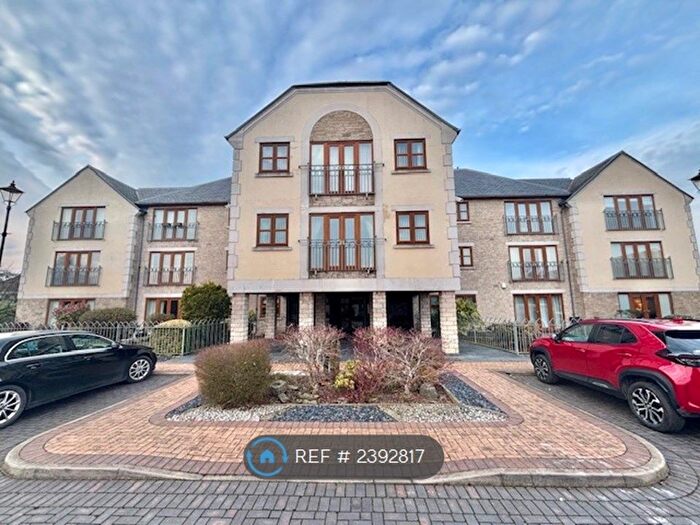 2 Bedroom Flat To Rent In Arbury Garth, Nuneaton, CV10