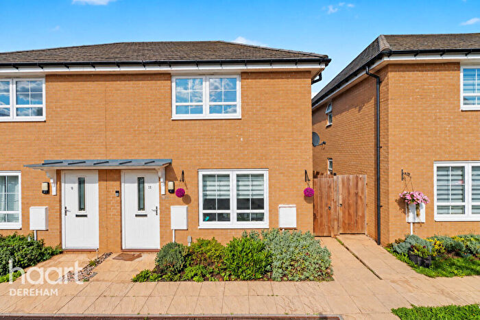 3 Bedroom Semi Detached House For Sale In Hugh Way, Watton, IP25