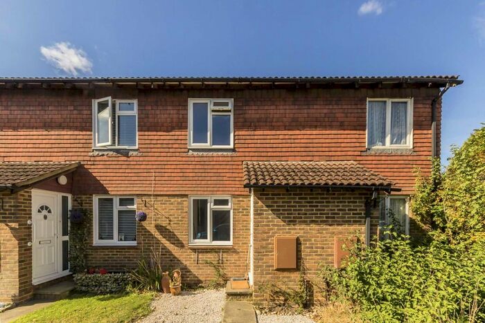 2 Bedroom Property To Rent In Shore Close, Hampton, TW12