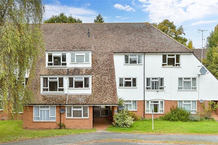 2 Bedroom Maisonette For Sale In Levett Road, Leatherhead, Surrey, KT22