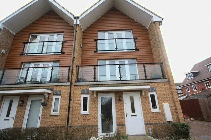 4 Bedroom Property To Rent In Edgeworth Close, Langley, SL3