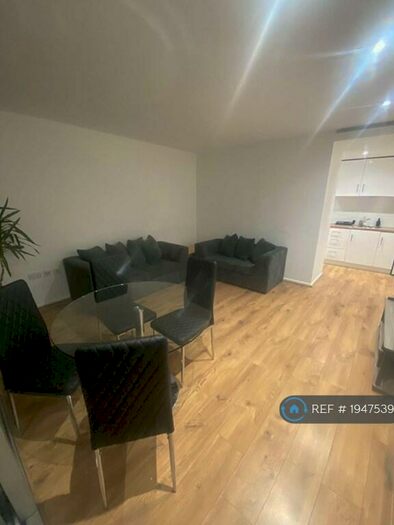 2 Bedroom Flat To Rent In The Q Building, London, E15