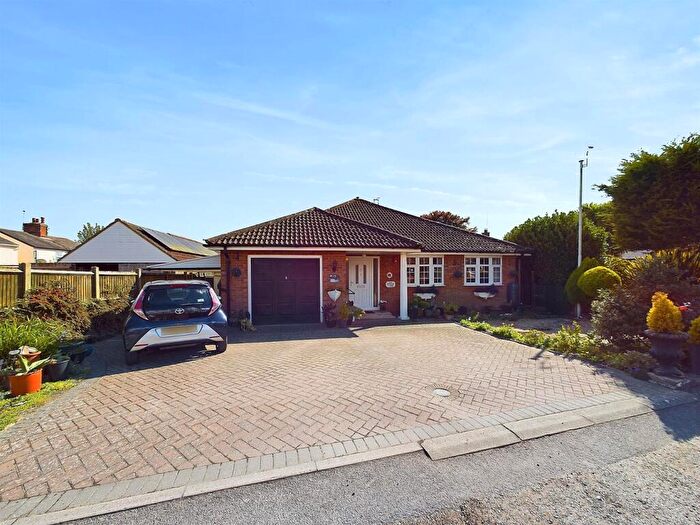 3 Bedroom Detached Bungalow To Rent In Lawns Close, West Mersea, CO5
