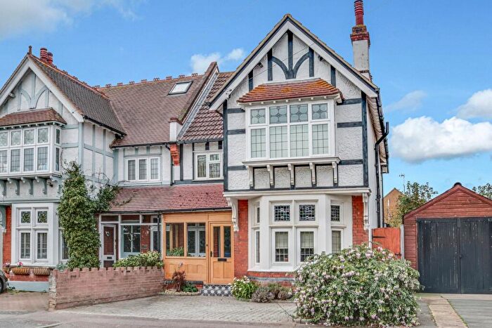 4 Bedroom Semi-Detached House For Sale In Linton Road, Shoeburyness, SS3