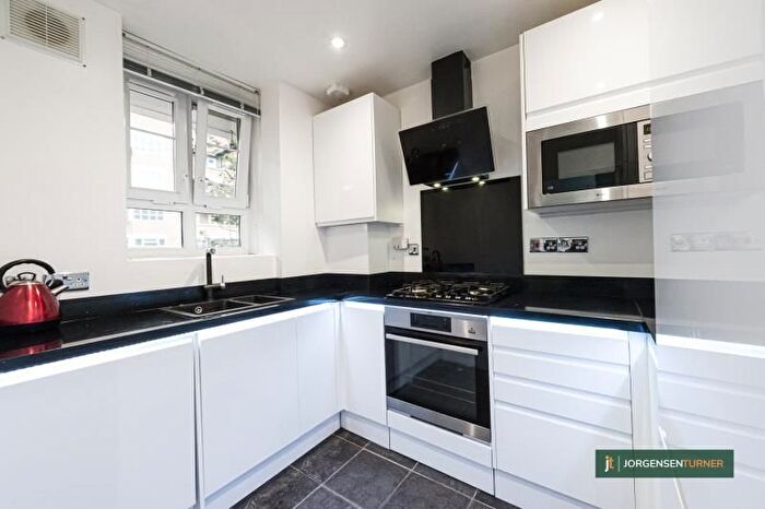 Studio To Rent In Lawrence Close, White City, W12