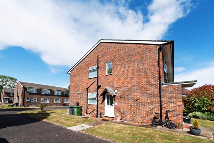 2 Bedroom Maisonette For Sale In Charnwood Close, New Malden, KT3