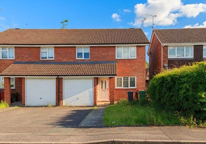 4 Bedroom Semi Detached House For Sale In Tyle Road, Tilehurst, Reading, Berkshire, RG30