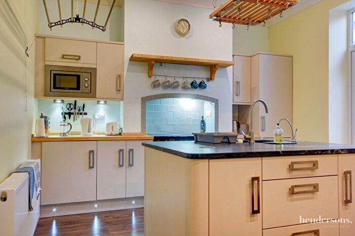 4 Bedroom Villa To Rent In Ocean Road, Whitby, YO21