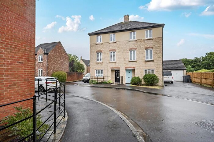 4 Bedroom Semi-Detached House For Sale In Oakhurst, Swindon, SN25