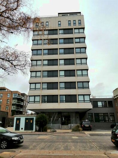 1 Bedroom Flat To Rent In Skyline Apartments, 1 The Causeway, Worthing, West Sussex BN12