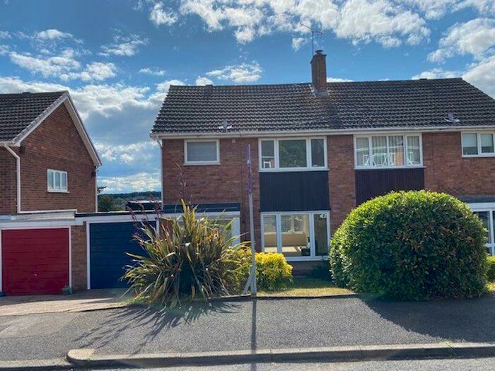 3 Bedroom Semi-Detached House To Rent In Maidstone Drive, Wordsley, DY8