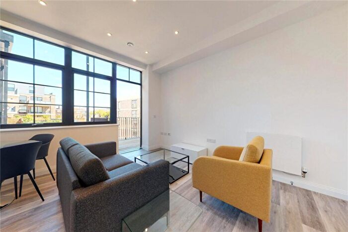 1 Bedroom Flat To Rent In Pearl Apartments, London, SE5
