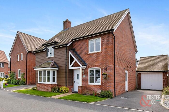 4 Bedroom Detached House For Sale In Fletcher Way, Henfield, BN5