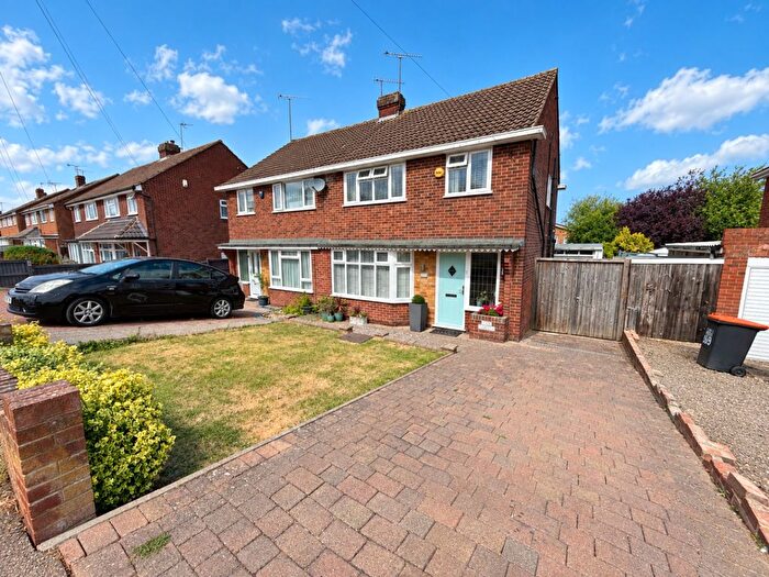 3 Bedroom Semi-Detached House For Sale In Jeans Way, Dunstable, LU5