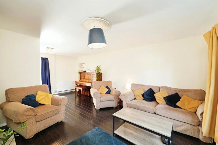 3 Bedroom End Of Terrace House For Sale In Blakeney Road, Patchway, Bristol, BS34