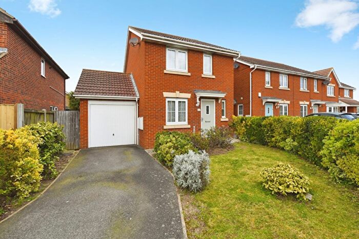 3 Bedroom Link Detached House For Sale In Havengore Close, Great Wakering, Southend-On-Sea, Essex, SS3