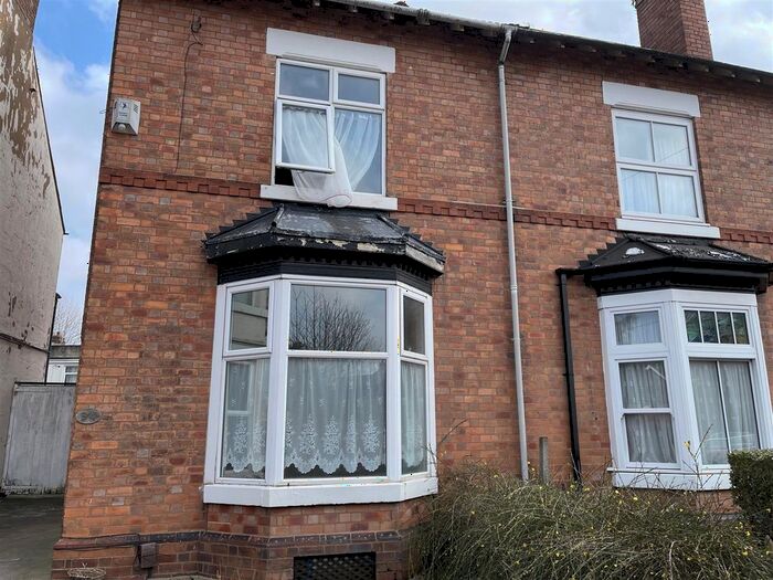 4 Bedroom Semi-Detached House To Rent In Riches Street, Wolverhampton, WV6