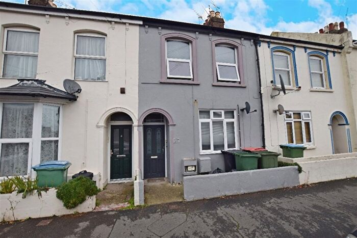 1 Bedroom Flat To Rent In Lyon Street Top Flat, Bognor Regis, West Sussex, PO21