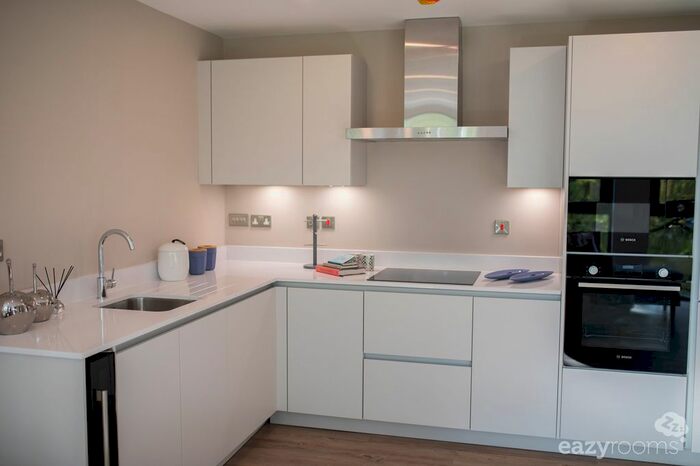 2 Bedroom Flat To Rent In Queens Dock Avenue, Hull, HU1