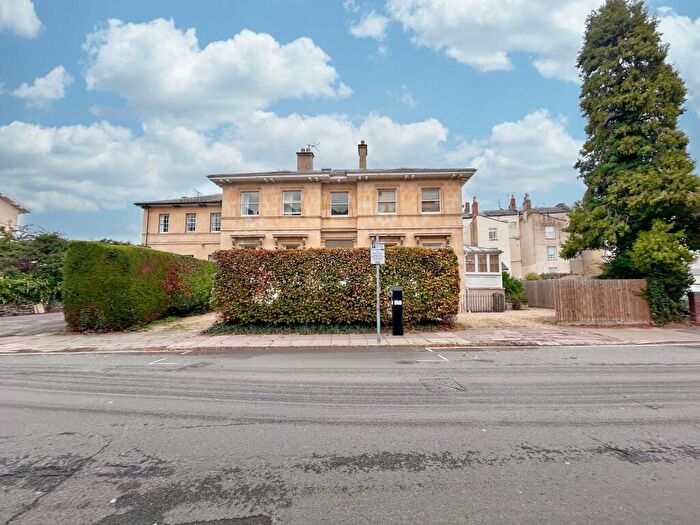 1 Bedroom Apartment To Rent In Lansdown Crescent, Cheltenham, GL50