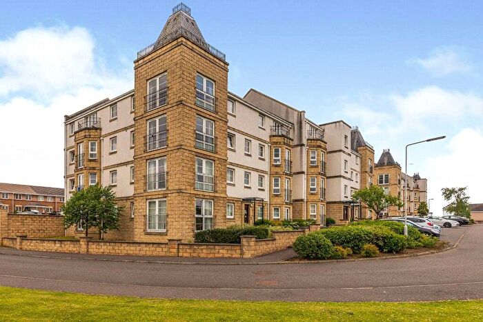 2 Bedroom Flat To Rent In Bittern Court, Dunfermline, KY11