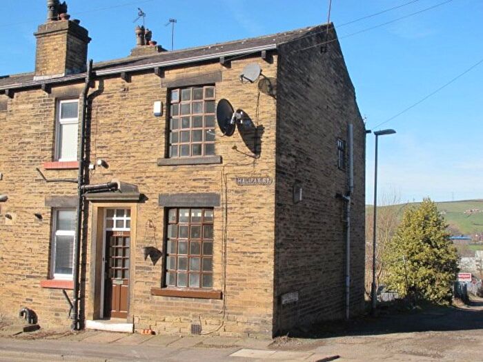 2 Bedroom End Terrace House To Rent In Halifax Road, Littleborough, OL15