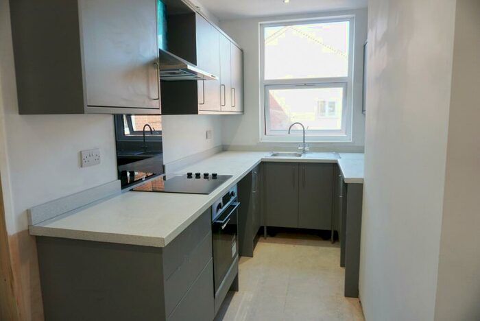 2 Bedroom Apartment To Rent In High Road, Beeston, NG9