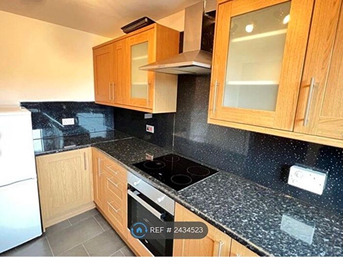 2 Bedroom Flat To Rent In Milnpark Gardens, Glasgow, G41