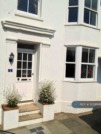 1 Bedroom Flat To Rent In Western Road, Littlehampton, BN17