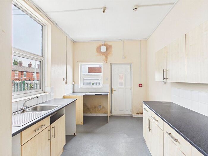 2 Bedroom Apartment For Sale In Stockport Road, Ashton-under-Lyne, Greater Manchester, OL7