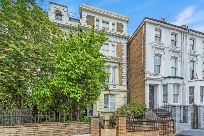 2 Bedroom Flat To Rent In Cambridge Gardens, London, W10