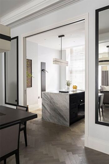 3 Bedroom Flat To Rent In Old Queen Street, London, SW1H