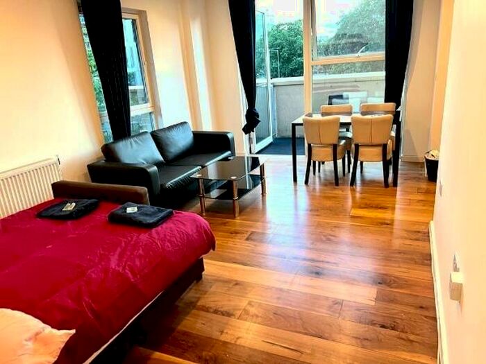 2 Bedroom Flat To Rent In Heath Parade, Grahame Park Way, : Bed Bath Unfurn, NW9