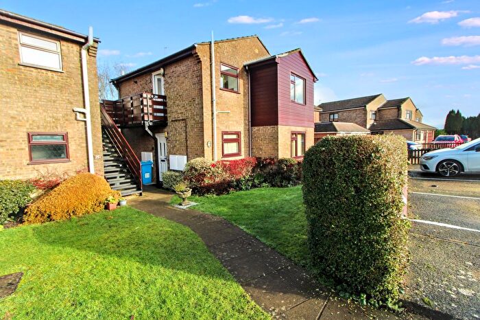 1 Bedroom Flat For Sale In Oakengrove Road, Hazlemere, HP15