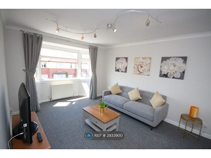 3 Bedroom Flat To Rent In Malmesbury Park Road, Bournemouth, BH8