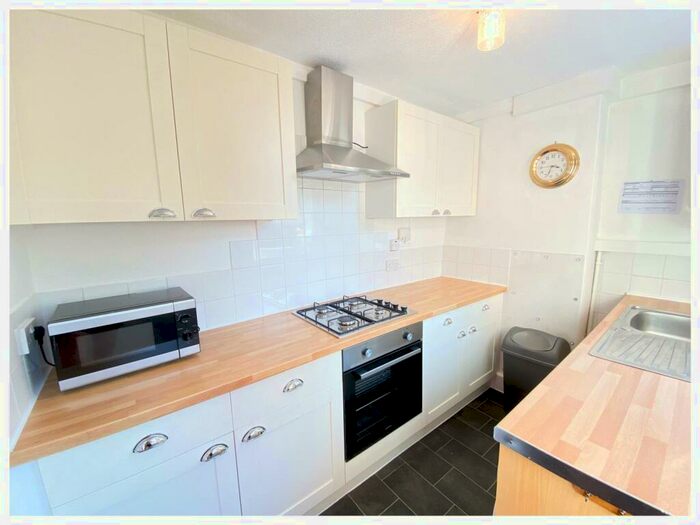 4 Bedroom Terraced House To Rent In South View Road, S7
