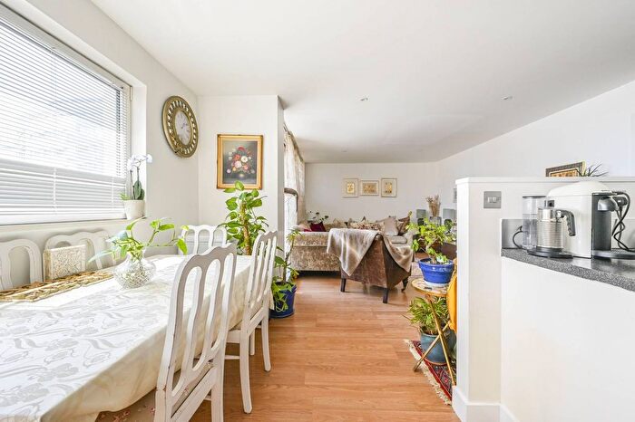 2 Bedroom Flat For Sale In Ebb Court, Docklands, London, E16