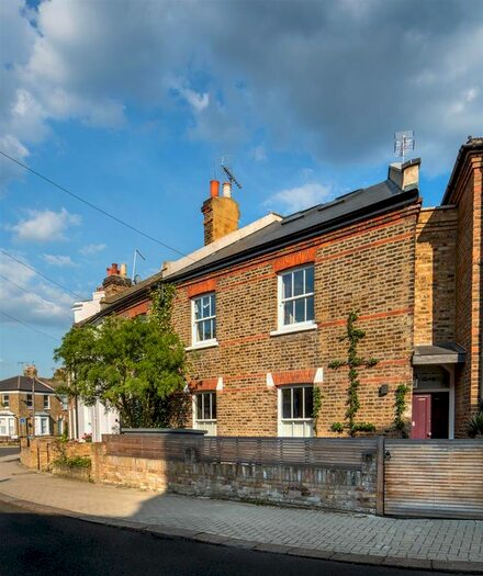 3 Bedroom Property To Rent In Bective Road, London, SW15