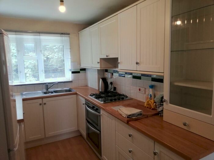 2 Bedroom Flat To Rent In Stychens Close, Bletchingley, RH1
