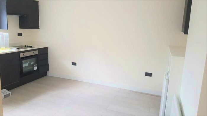 Apartment To Rent In Uxbridge Road, Hatch End, HA5