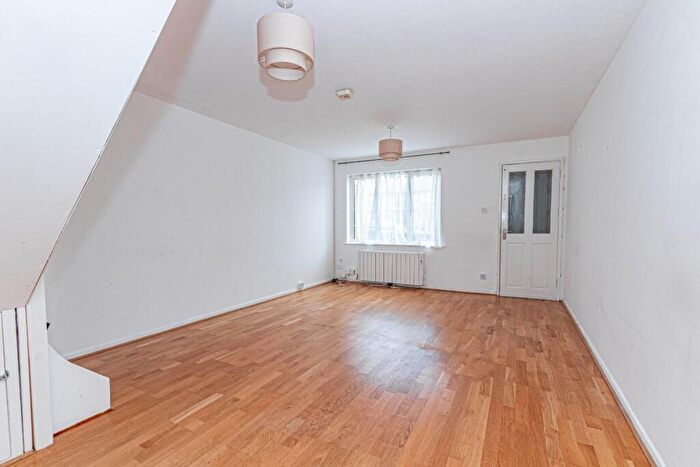 2 Bedroom Terraced House To Rent In Leygreen Close, Luton, LU2