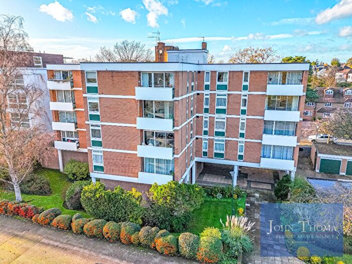2 Bedroom Apartment For Sale In Spanbrook, High Road, Chigwell, Essex, IG7